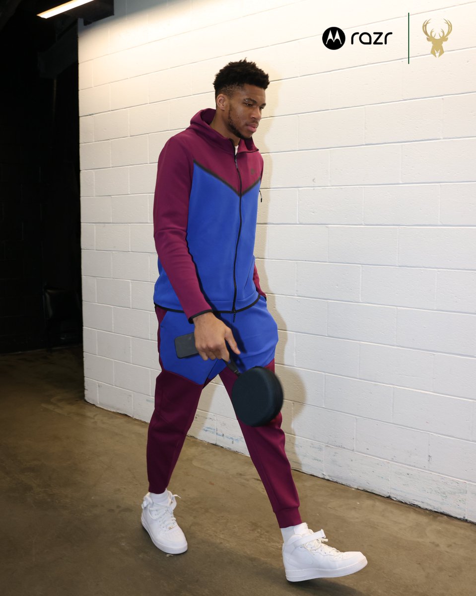 Bucks's tweet image. Ready to work. 

📸 @MotorolaUS