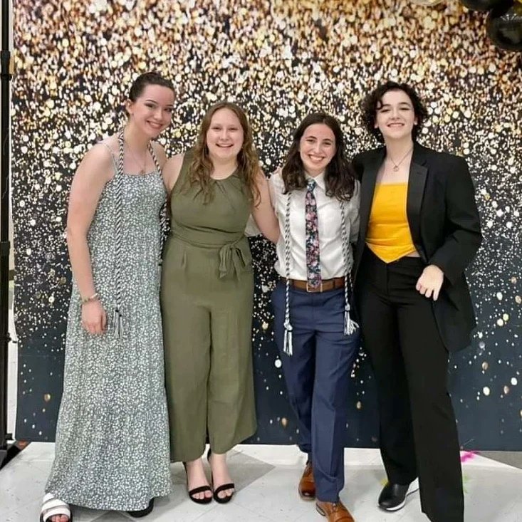 ras__chloe's tweet photo. banquet '22 💚 https://t.co/5ZBU4LNEfX