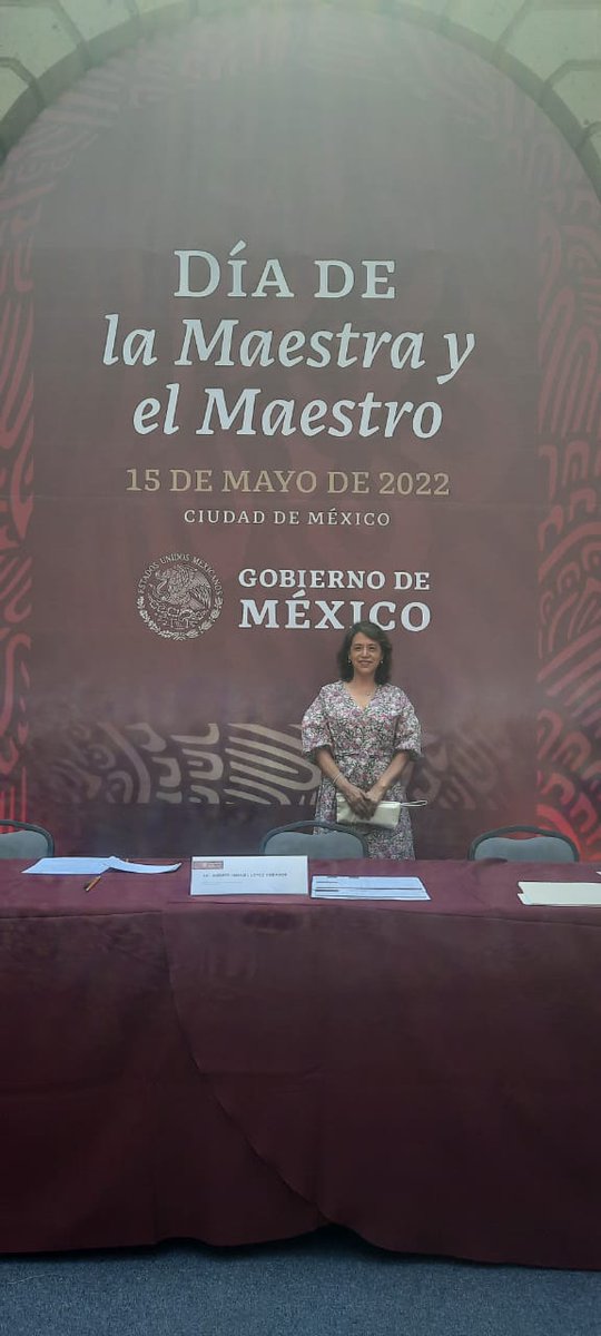 Adela_PBernal's tweet photo. Un gusto acompañar al Presidente @lopezobrador_ al festejo del Día del maestro.

Las maestras y los maestros son agentes fundamentales de la transformación social y uno de los pilares fundamentales de la educación en México. https://t.co/r1URxD5C8V