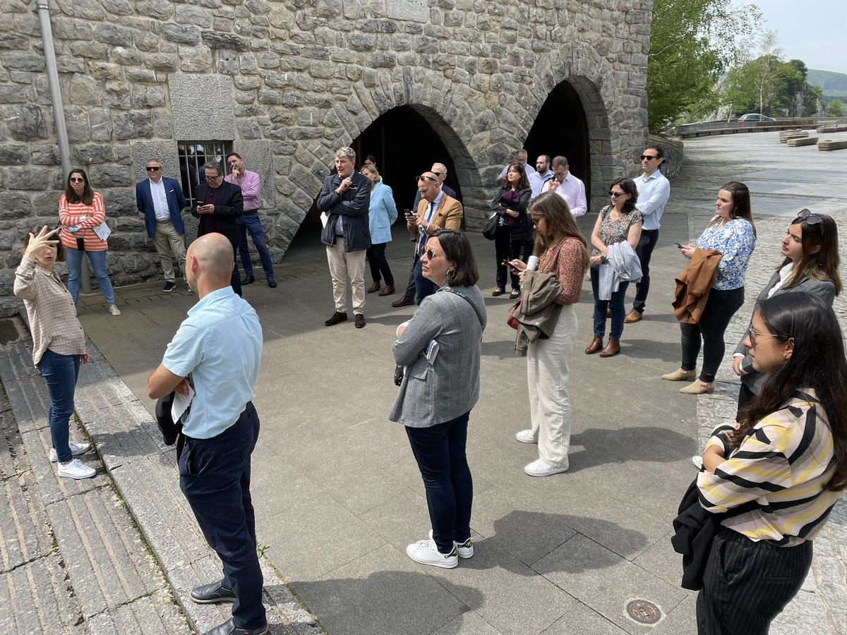 MuntsaVilalta's tweet photo. Comite executiu de la Comunitat de a Treball dels Pirineus @CTPcooperation, una xarxa útil per projectes transfronterers de Catalunya amb Occitània, Nova Aquitània, País Basc, Aragó, Navarra i Andorra. Aquest cop al Santuari de Arantzazu    @arantzazulab @exteriorscat https://t.co/9KQHpwluRF