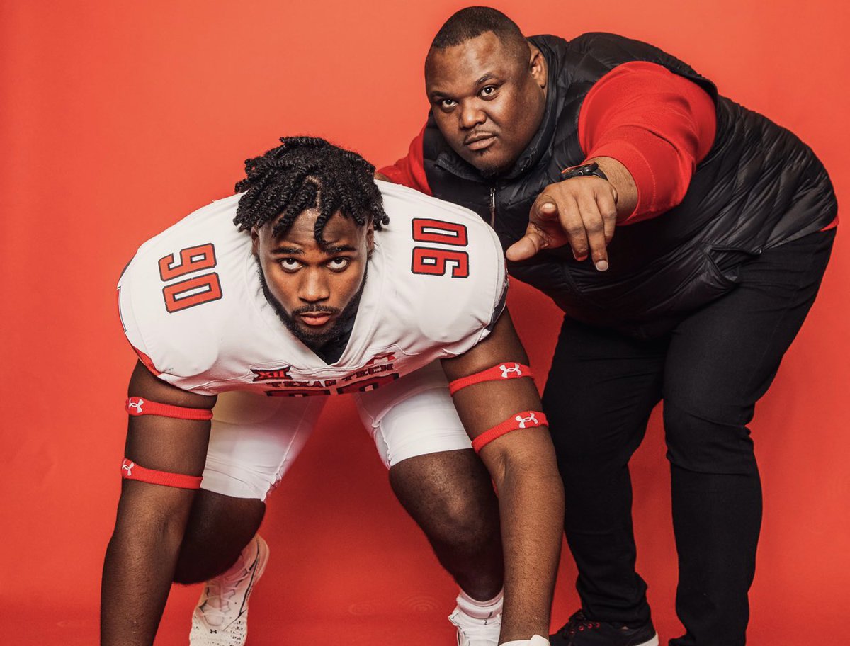 Our signee Q&amp;A series for the class of 2022 continues with Cedar Hill DL Syncere Massey (<a href="/SyncereMassey/">Syncere Massey</a>) #GunsUp #WreckEm 

➡️ texastech.rivals.com/news/signee-q-…