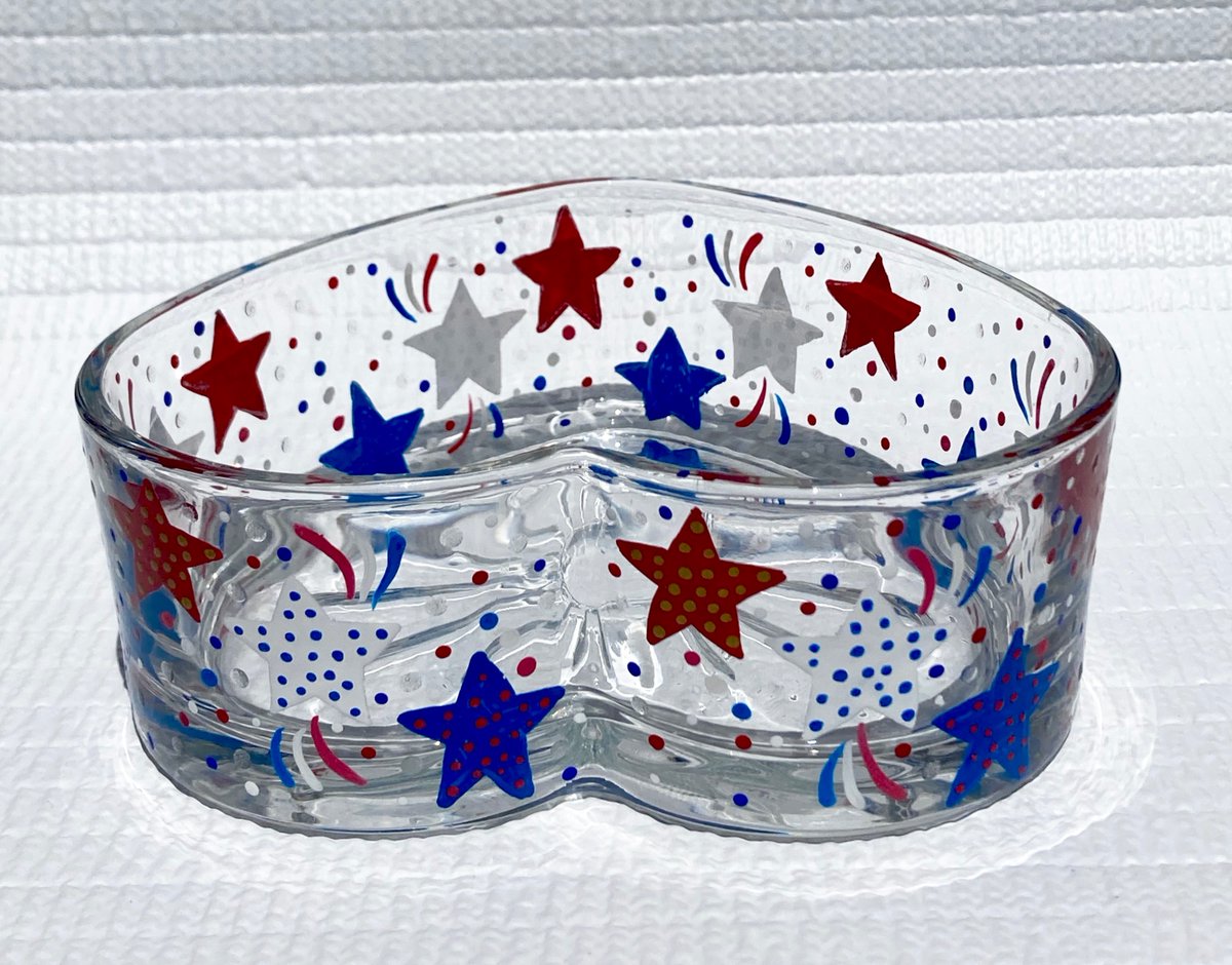 ipaintitpretty's tweet photo. Red, white and blue https://t.co/enTmF65PNs #candydish #heartbowl #summerdecor #TMTinsta #redwhiteandblue #memorialday #fourthofjuly #brighthomedecor #independenceday #etsyfinds https://t.co/UrC48OV4NG