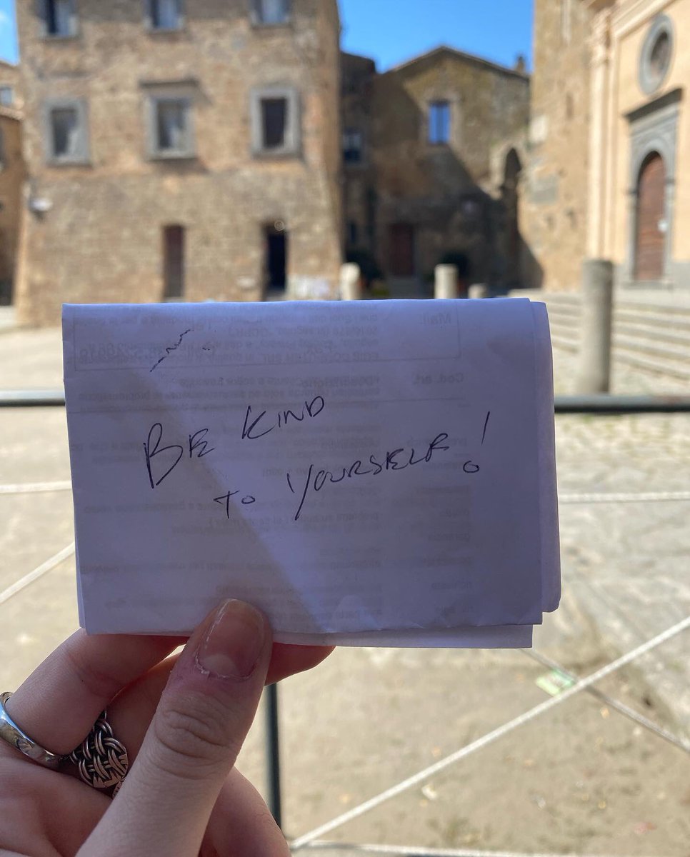 hsdaily's tweet photo. Harry wrote this for a fan in Italy last week! (via __rossanaa_____) https://t.co/wQE1TGVvQZ