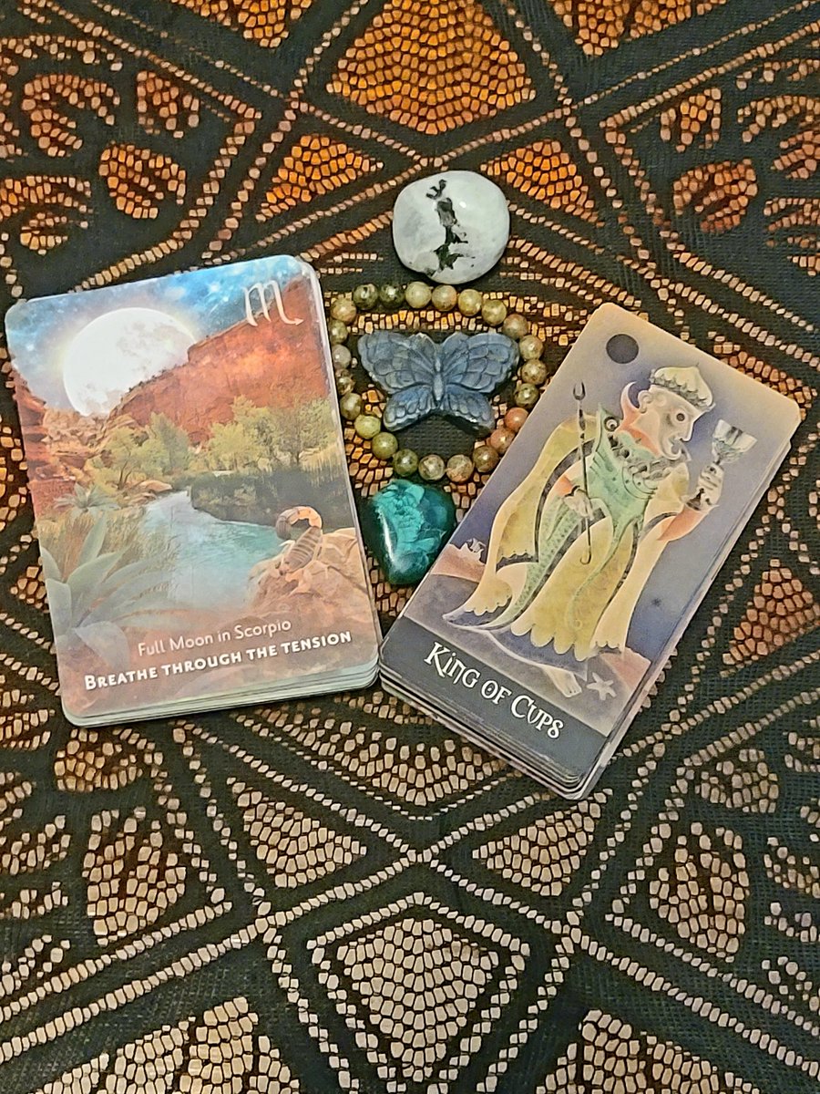 tarot_crow's tweet photo. Happy Full Moon, Lovelies🌝🦂 https://t.co/xWqrDg1o5h