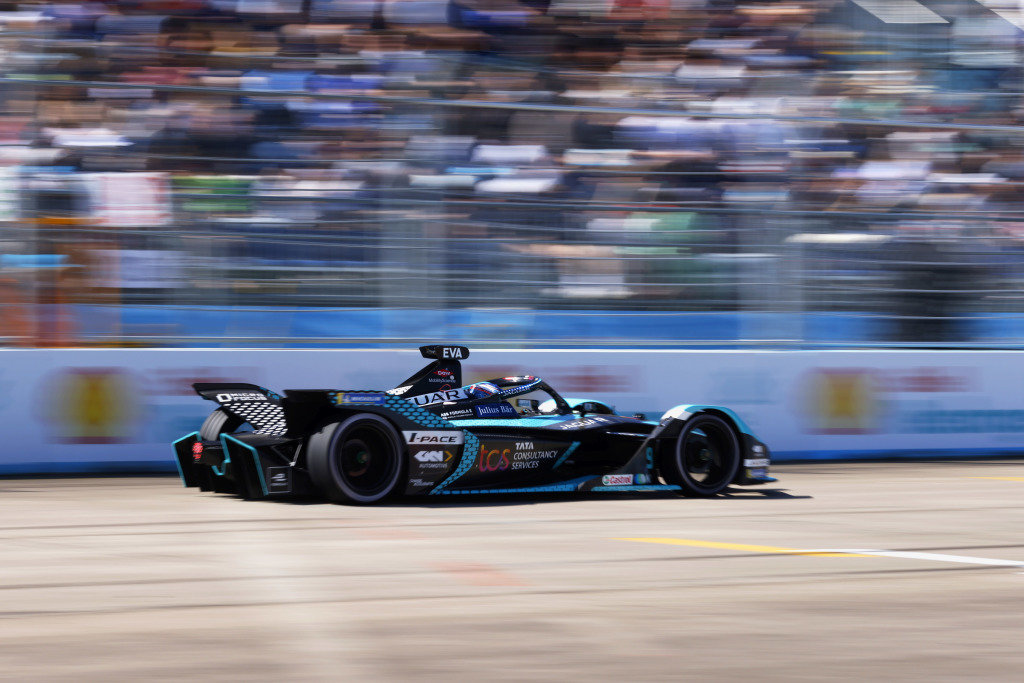 "What an incredible ending to all the Formula E action at #BerlinEPrix - and a massive well done to @JaguarRacing. 

The action continues in Jakarta, for the next race. We hope to see you there. 
 
Find out more: https://t.co/u1vb7s83IN

#Buildingonbelief @TCS" https://t.co/v6mTLuV4XN