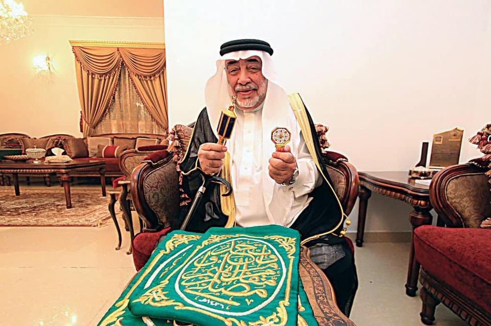 masifarshad's tweet photo. جنت کی چابیاں۔ 
شیخ صالح الشیبہ،عثمان بن طلحہ رضی اللہ تعالی عنہ کے 108ویں جانشین اور اولاد میں سے ہیں جنہیں رسول اللہ صلی اللہ علیہ وسلم نے کعبہ کی کنجیاں عطا کیں اور آنے والی صدیوں تک ولایت کا وعدہ کیا۔ ماشااللہ کیا قسمت پائی ہے۔ https://t.co/i41PmplrTN