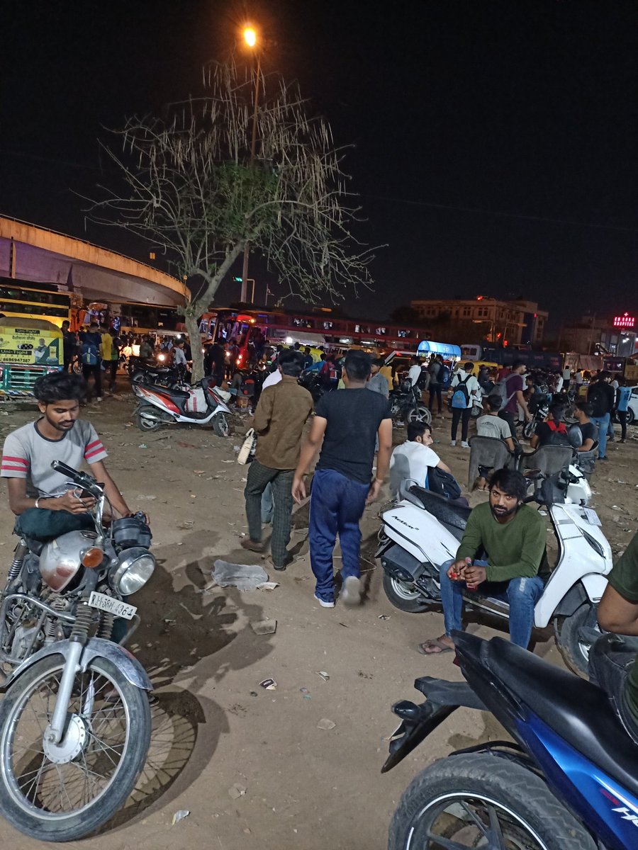 LokiThorin's tweet photo. Dear @RajGovOfficial   @ashokgehlot51 @DMJaipur 
Its been so long and in hope of things will change, so much time passed....
Second busiest bus stopof jaipur 200ft bypass...see yourself. I couldn't click inside pics..our city deserves better than this. https://t.co/PK75wrksrz