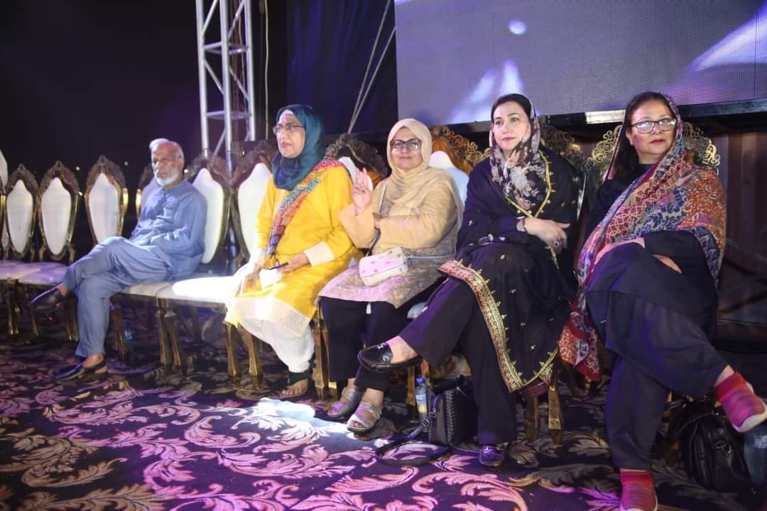 PSP_Karachi's tweet photo. پاک سرزمین پارٹی کی جانب سے باغ جناح  میں خواتین کے جلسے سے مرکزی رہنماؤں کا خطاب جاری۔ 

#PSPWomenJalsa https://t.co/uAoiJj86Mo
