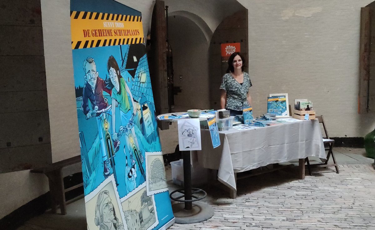 Middagje Fort Vuren voor 5-jarig jubileum museum Sky of Hope. Respect voor wat hier door vrijwilligers tot stand is gebracht👍. 

Gezelligheid, ontmoeting, indrukwekkende verhalen en veel muziek. Samen met Laura, een schaal Oud Hollandse snoepjes en de Sunny Twins. 😁.