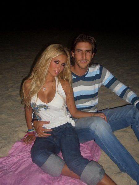 anythrowback's tweet image. 🔙 #ThrowbackRBD Anahí, Maite y Dulce con amigos en Guarujá, Brasil 🇧🇷 12.05.2008