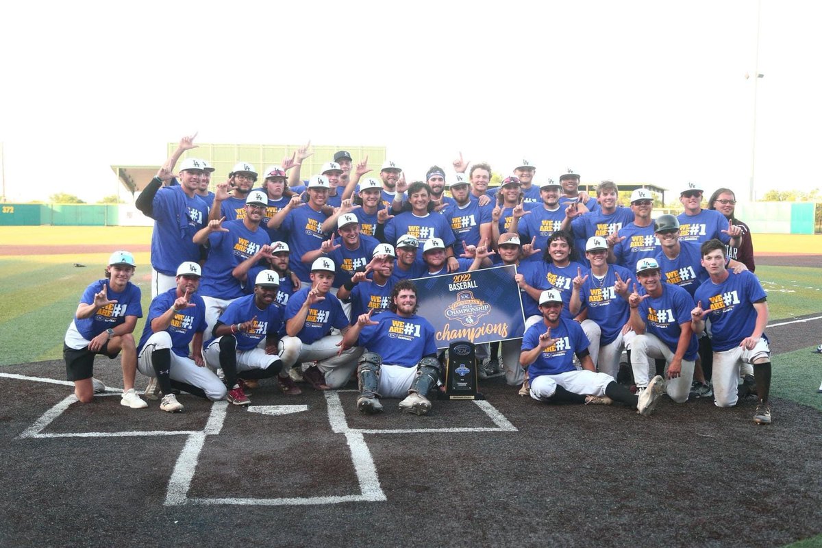 ShreveportMayor's tweet photo. Congratulations to @CentenaryLA and its baseball team for brining home the 2022 SCAC Baseball Championship title! The Gents defeated the Trinity Tigers 10-5 to take home the trophy!
📷 Photos courtesy of Southern Collegiate Athletic Conference https://t.co/ZJC5eVbTuP