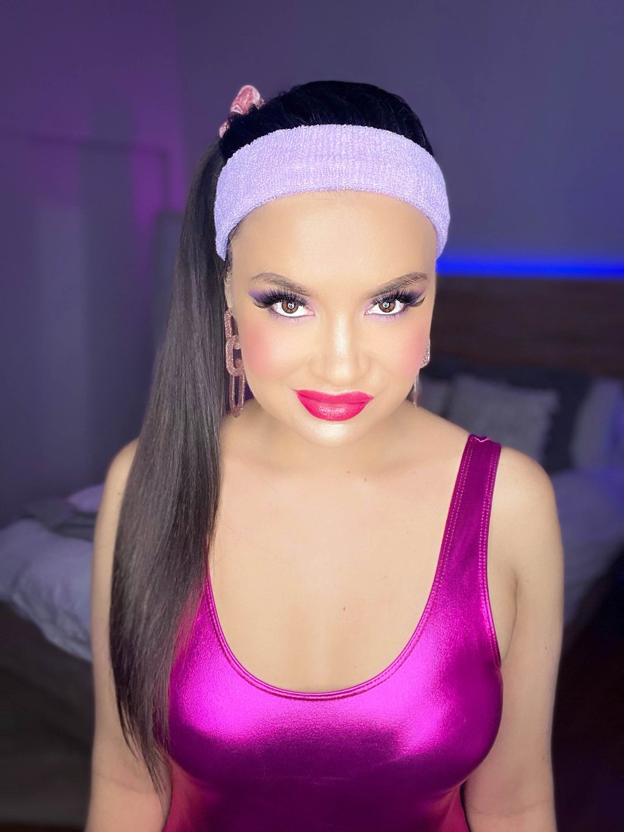 ShaunaBaker's tweet image. Doing a workout stream all day tomorrow!!! For every 10 subscribers I'll be 50 squats or 50 ab exercises. twitch.tv/ShaunaBaker #NativeStreamer #NativeGamer