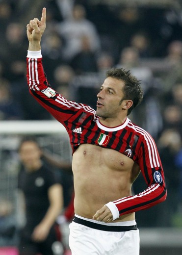 SandroSca's tweet photo. Interessa poco chi lo vince e quanti punti mancano...

#MilanAtalanta https://t.co/oy04NcR6VU