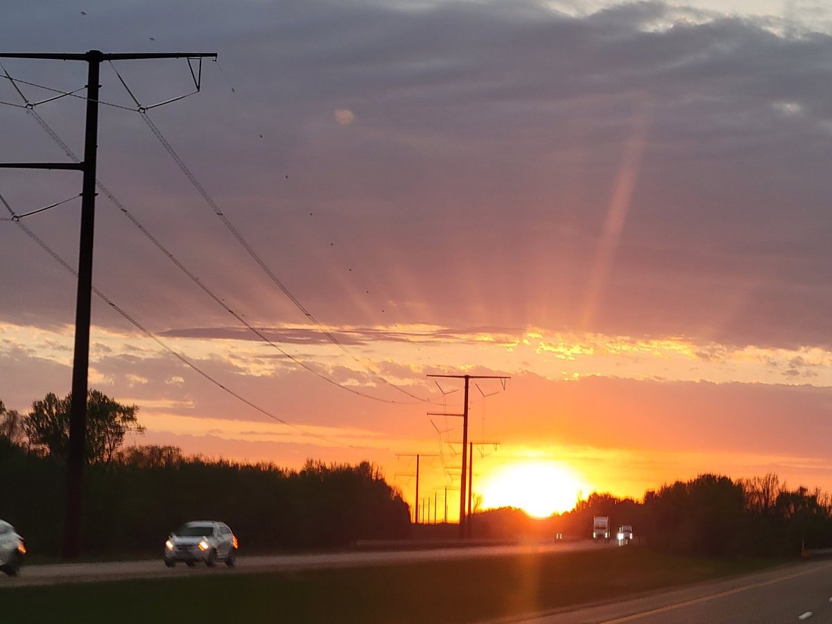 TheBueCrew's tweet photo. Gorgeous sunset! https://t.co/WhgQ2mAi3O