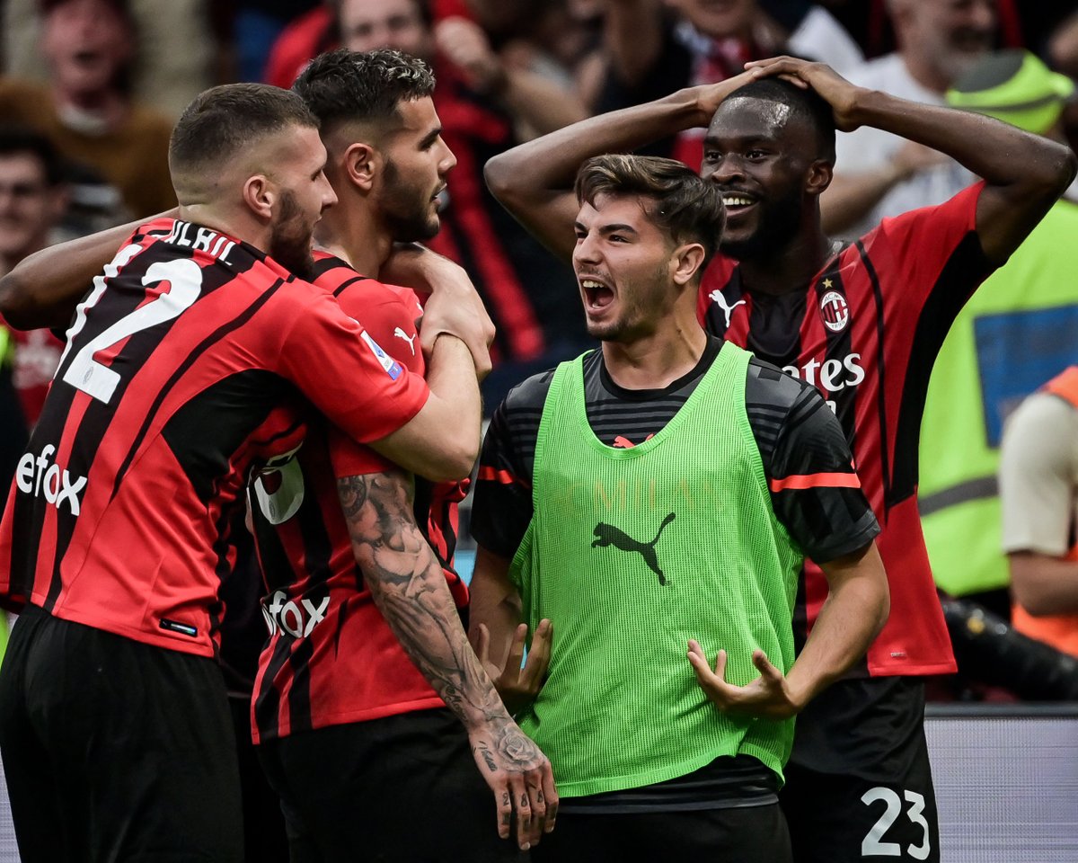 brfootball's tweet photo. FT: Milan 2-0 Atalanta

Milan can clinch the Serie A title if Inter fail to win today 👀 https://t.co/srbpxcTa7g