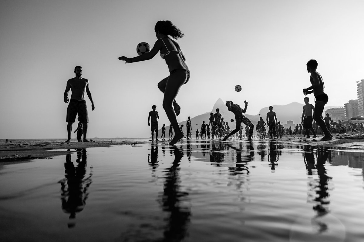 NFT_RIO_'s tweet photo. #NFTRio brings the vibes of Rio de Janeiro to the NFT world! Stay tuned!
.
.
.
.
.
photo from @simonemonte on @foundation https://t.co/Hk7I8rtroL