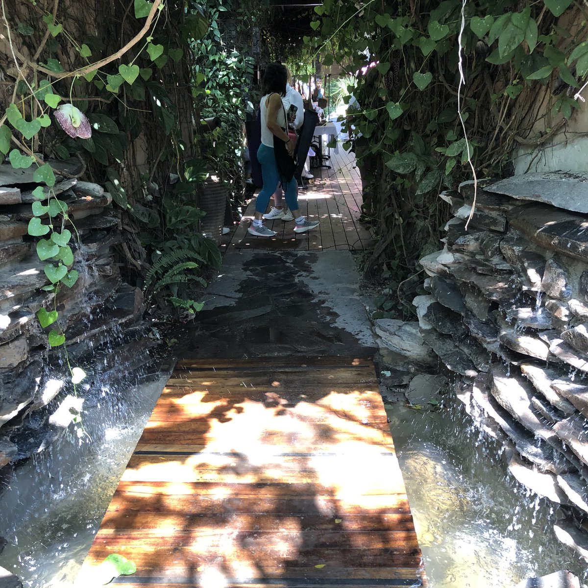 adoptagdl's tweet photo. Estamos en el Jardín de Luz
en el #PranaFest 🐾
Pueden visitar nuestro stand y conocer algunos que buscan un hogar. También tenemos venta de ropita 🐶, tazas, playeras, en favor de la labor.
Estamos hasta las 4 pm
Calle 6 #118 en la Seattle
#adoptanocompres https://t.co/wxXlmnzzQF