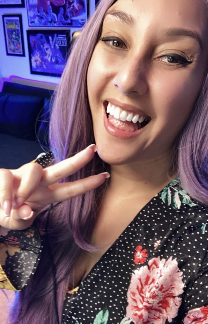 ✨Live now!!✨ twitch.tv/kikilowe

It's happening!!! So happy to be back on stream and share some really special memories with you 💜

Come join me as I share lots of pics and souvenirs  from my adventures 🥳

#twitch #streamer
