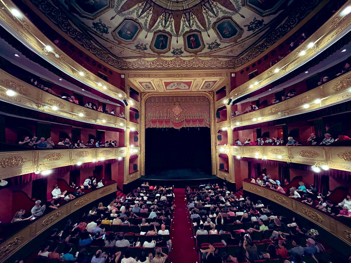XeviVillarreal's tweet photo. Gaudint de la gala #Dansem #Girona en un @teatre_gi ple fins a la bandera
Gràcies a les escoles i els més de 300 ballarins i ballarines que ho han fet possible.
I per suposat, gràcies a @caritasgirona per la gran tasca que feu https://t.co/EX7Mfp5drm