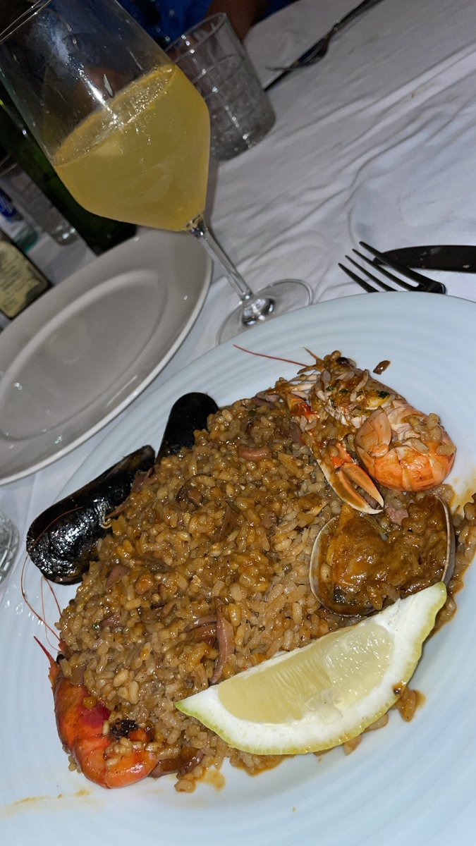clarkeee___'s tweet photo. Paella de Pescado y Marisco 🦐 🥘
Blanco de Sangría 🥂
📍Barcelona, España 🇪🇸 https://t.co/PR3a3IgOxA