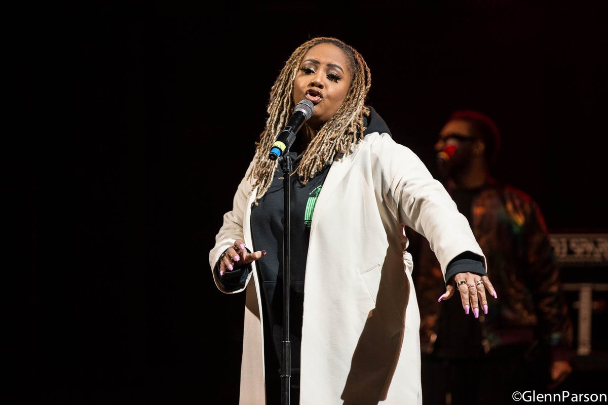 idopix4doe's tweet photo. @lalahhathaway I'm convinced something is in the air https://t.co/IGIfER1mci