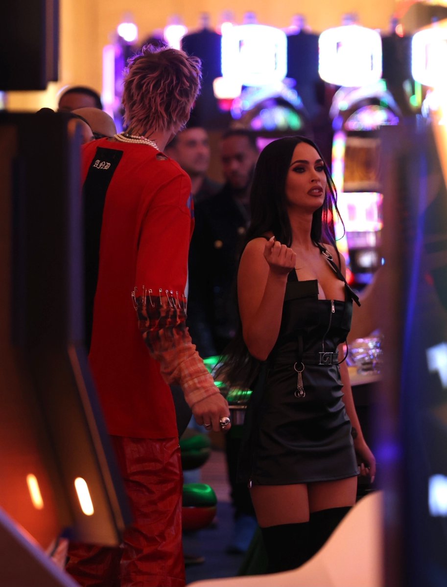 MarvelousMFox's tweet photo. 📸 | Megan Fox and Machine Gun Kelly in Las Vegas (May 13, 2022) https://t.co/FfxnXB1POL