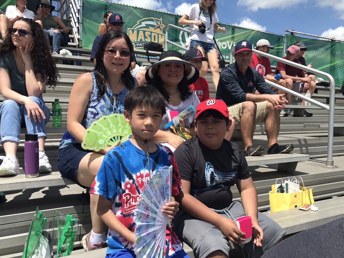MNTNMVR_777's tweet photo. βΎοΈ Having a blast @MasonBaseball @ProvidenceES Day with families decked in the @MasonAthletics gear they received today! π
ππβ€οΈβΎοΈ https://t.co/lZBMlgLCVu
