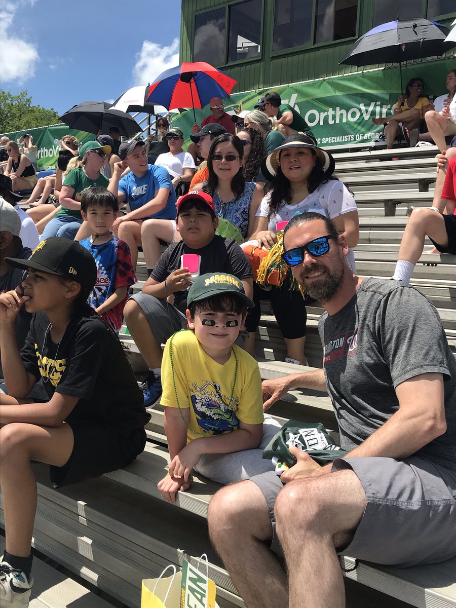 MNTNMVR_777's tweet photo. βΎοΈ Having a blast @MasonBaseball @ProvidenceES Day with families decked in the @MasonAthletics gear they received today! π
ππβ€οΈβΎοΈ https://t.co/lZBMlgLCVu