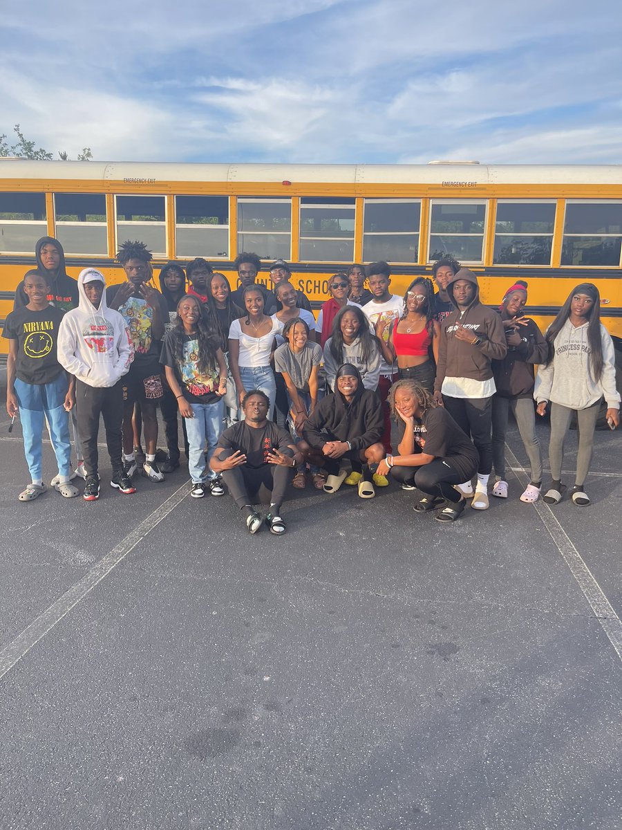 LowesClassroom's tweet photo. Won county, won region, and took 25 kids to state. ELHS Track and Field showed out this season….just ask about us🤷🏽‍♀️ Proud of each and every one of them💙💛 https://t.co/O0LNoTj0TF
