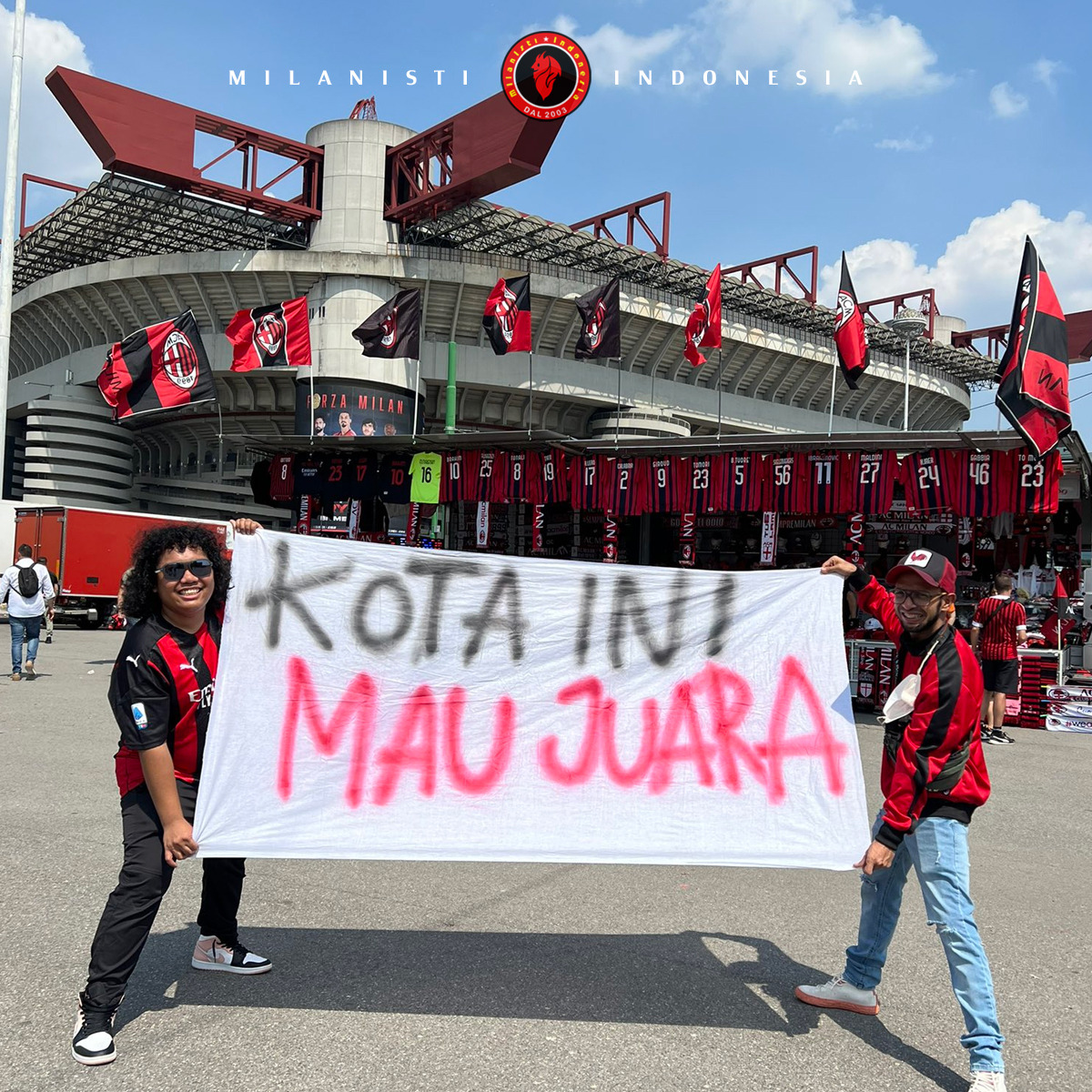 MilanistiOrId's tweet photo. Enjoy Milan, Presiden Milanisti Indonesia @AllRival , Marshel, dll 

Forza Milan! 

#KitaMilanisti🇮🇩 #MilanistiIndonesia #ACMilan #milanatalanta #f19htforscudeto🔴⚫ https://t.co/7jIhvMJqWh