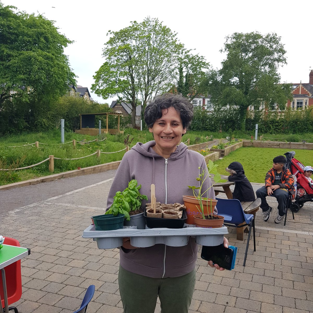 What a great morning with lovely people at @Grange_Pavilion today ❤🌍 Thanks to @ediblecardiff  Spring Festival for supporting our planting event & plant giveaway at the community garden today. Thanks @GrowCardiff for a lovely workshop too! #ClimateAction #growingfood #organic