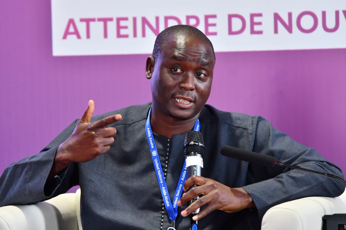 ECA_OFFICIAL's tweet photo. How can African economies achieve a 10% growth rate target?
Discussions at #CoM2022.
@KarimaBBS @VeraSongwe, Bamba Diop of @economie_sn, Adeola Adenikinju of @UniIbadan, @Hakimbenhammoud, Joseph Cabral of @UCAD_Senegala, Tabith Kiriti-Nganga of @uonbi & members of #ECAYEN. https://t.co/HwQf9fLyaO