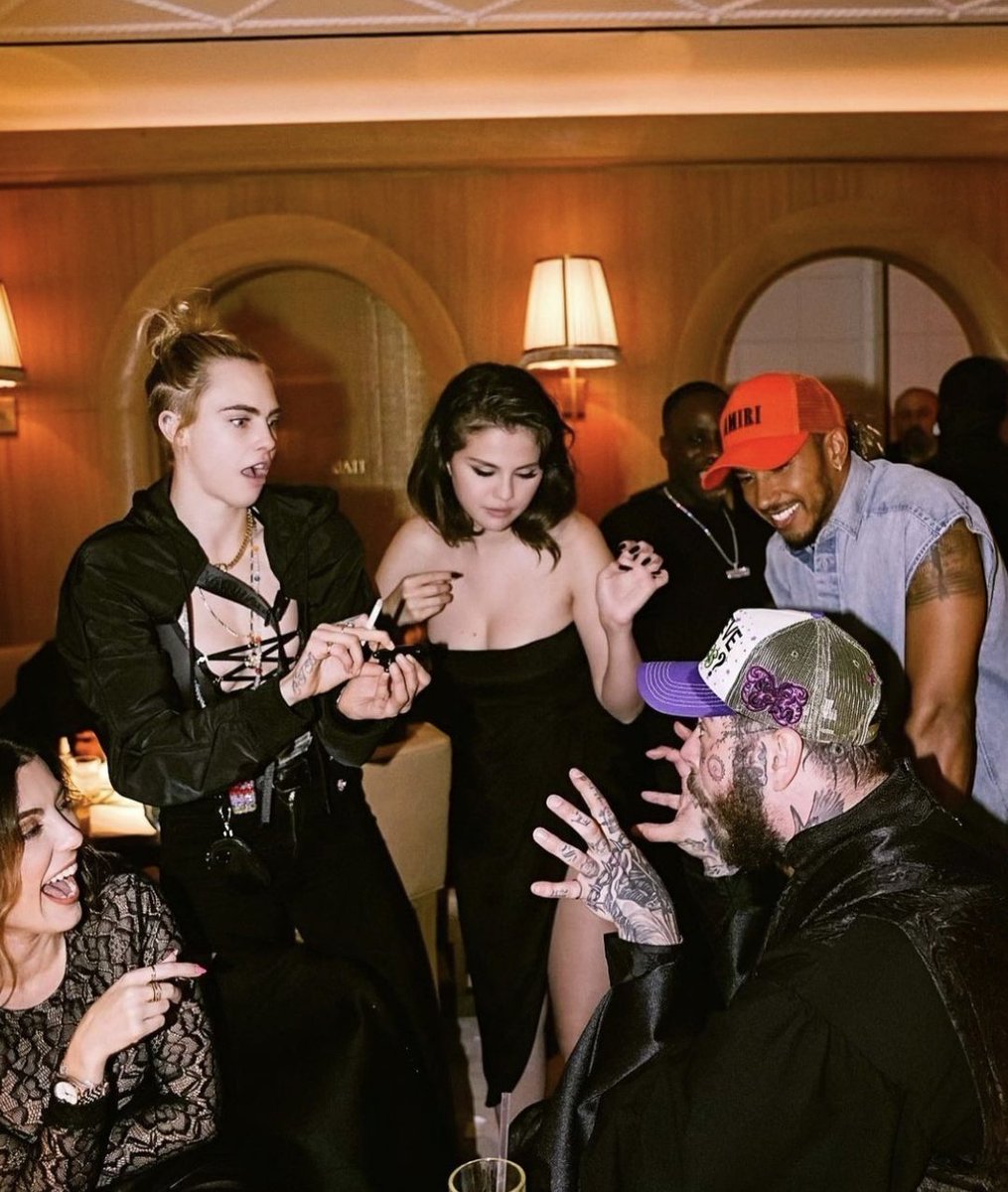 SirLewisUpdates's tweet photo. Lewis Hamilton with Selena Gomrz, Cara Delevingne and Post Malone at the SNL After Party 

📸cherylpags https://t.co/CqO5ja8e16