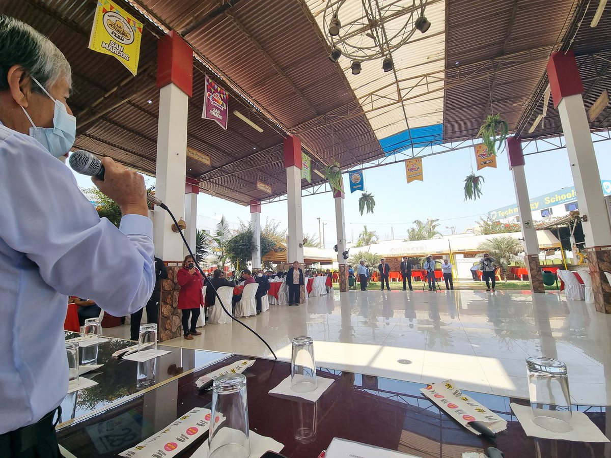 quiroztuvoz's tweet photo. 🟥Feliz Día Nacional de las #MYPEs
Desde Puente Piedra junto a los empresarios de #AAMEC celebramos este importante día del motor financiero de nuestro país.
Necesitamos unificar esfuerzos para el Parque Industrial de Ancón y proy. vial al Megapuerto de Chancay.
#AdelanteLima https://t.co/jWCk7dicfW