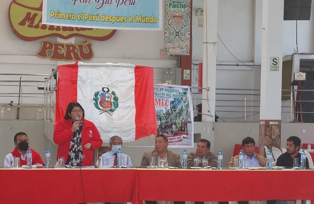 quiroztuvoz's tweet photo. 🟥Feliz Día Nacional de las #MYPEs
Desde Puente Piedra junto a los empresarios de #AAMEC celebramos este importante día del motor financiero de nuestro país.
Necesitamos unificar esfuerzos para el Parque Industrial de Ancón y proy. vial al Megapuerto de Chancay.
#AdelanteLima https://t.co/jWCk7dicfW