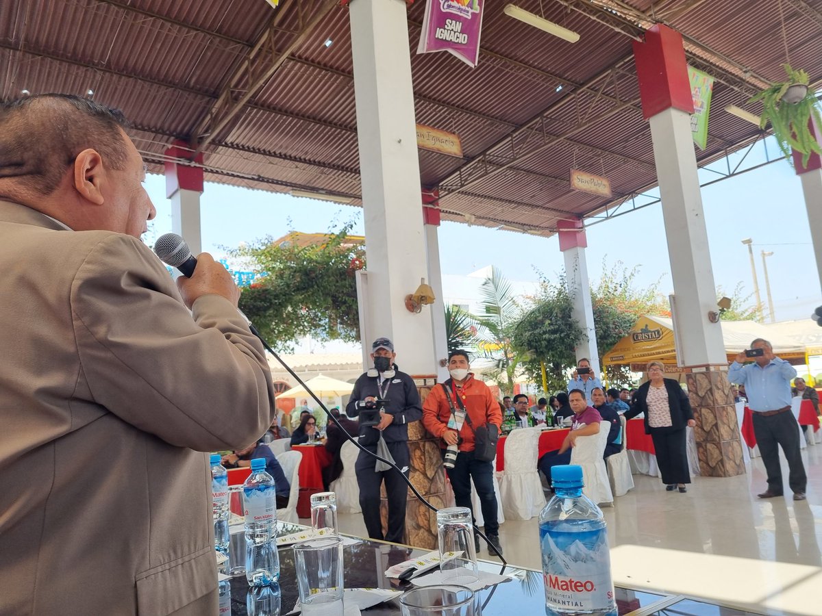 quiroztuvoz's tweet photo. 🟥Feliz Día Nacional de las #MYPEs
Desde Puente Piedra junto a los empresarios de #AAMEC celebramos este importante día del motor financiero de nuestro país.
Necesitamos unificar esfuerzos para el Parque Industrial de Ancón y proy. vial al Megapuerto de Chancay.
#AdelanteLima https://t.co/jWCk7dicfW