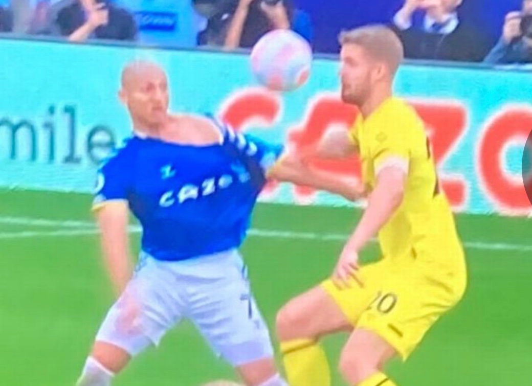 THT1878's tweet photo. Not a pen though 😂😂😳😂😂 @premierleague joke of a league now ! Worst refs in the world ! 🤮 we win that easily 11 v 11 ! #EFC https://t.co/qvi6BepV5e
