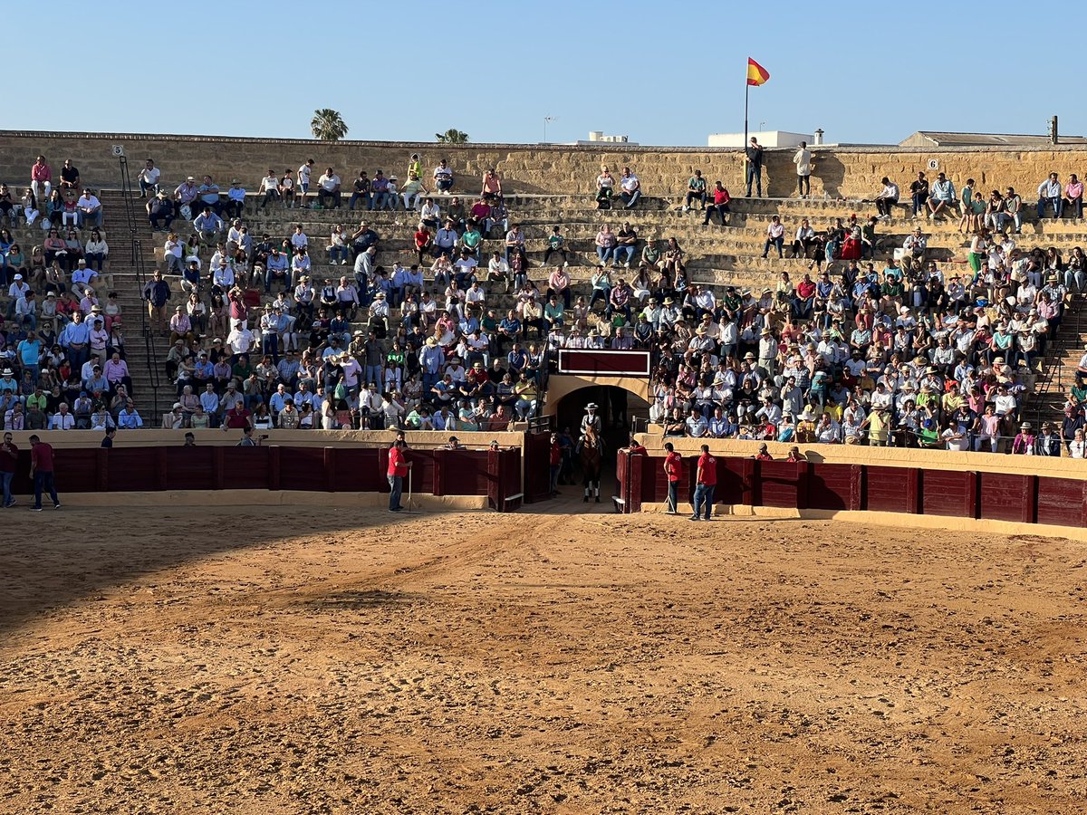 #FeriaOsuna22 Oreja en el tercer toro de la tarde para Lea Vicens