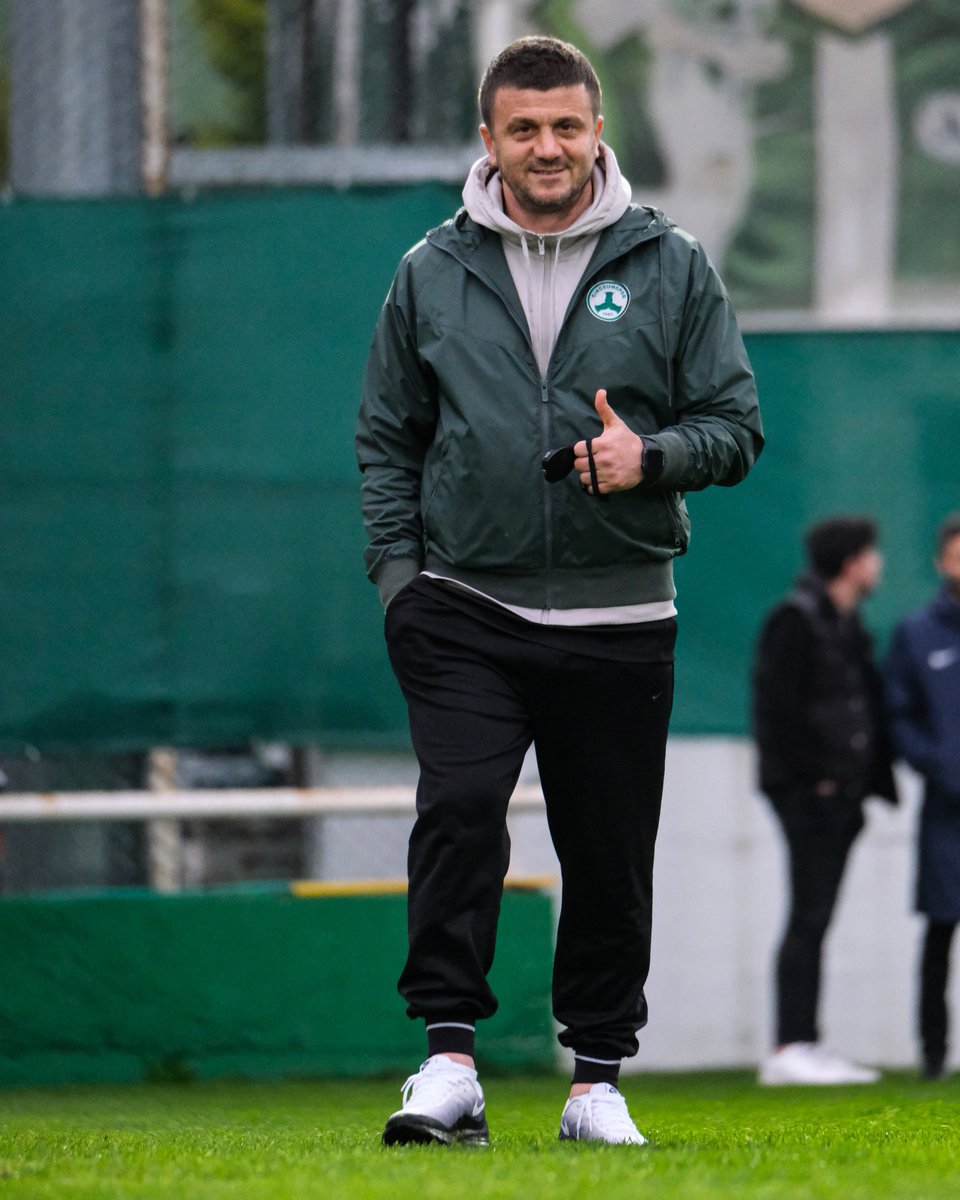 anillberat's tweet photo. Süper Ligde geçirdiğimiz bu sezonu hayırlısıyla atlattık. Sıkıntılı süreçler yaşamamıza rağmen hocasıyla, başkanıyla, oyuncusuyla ve büyük taraftarıyla kenetlenerek Başardık! Simdi önümüzde daha zorlu fakat yeni hedeflerle dolu bir koca sezon var. Allah yardımcımız olsun! https://t.co/Vl9I5SoBeP