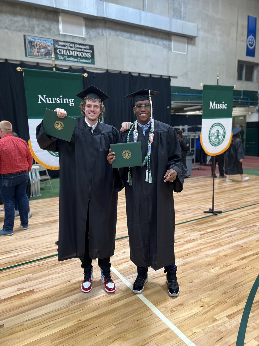 Congrats to all of the grads yesterday! We shot 100% this year, with all 5 seniors earning their degree. Can’t wait to see what the future has in store for these young men @Jordan_Notch <a href="/ShowtimeTooCOLD/">$howey 🎰</a> <a href="/nykolas45/">〽️Nyk〽️</a> <a href="/ColeArceneaux/">cdub</a> and Malik’s Moore