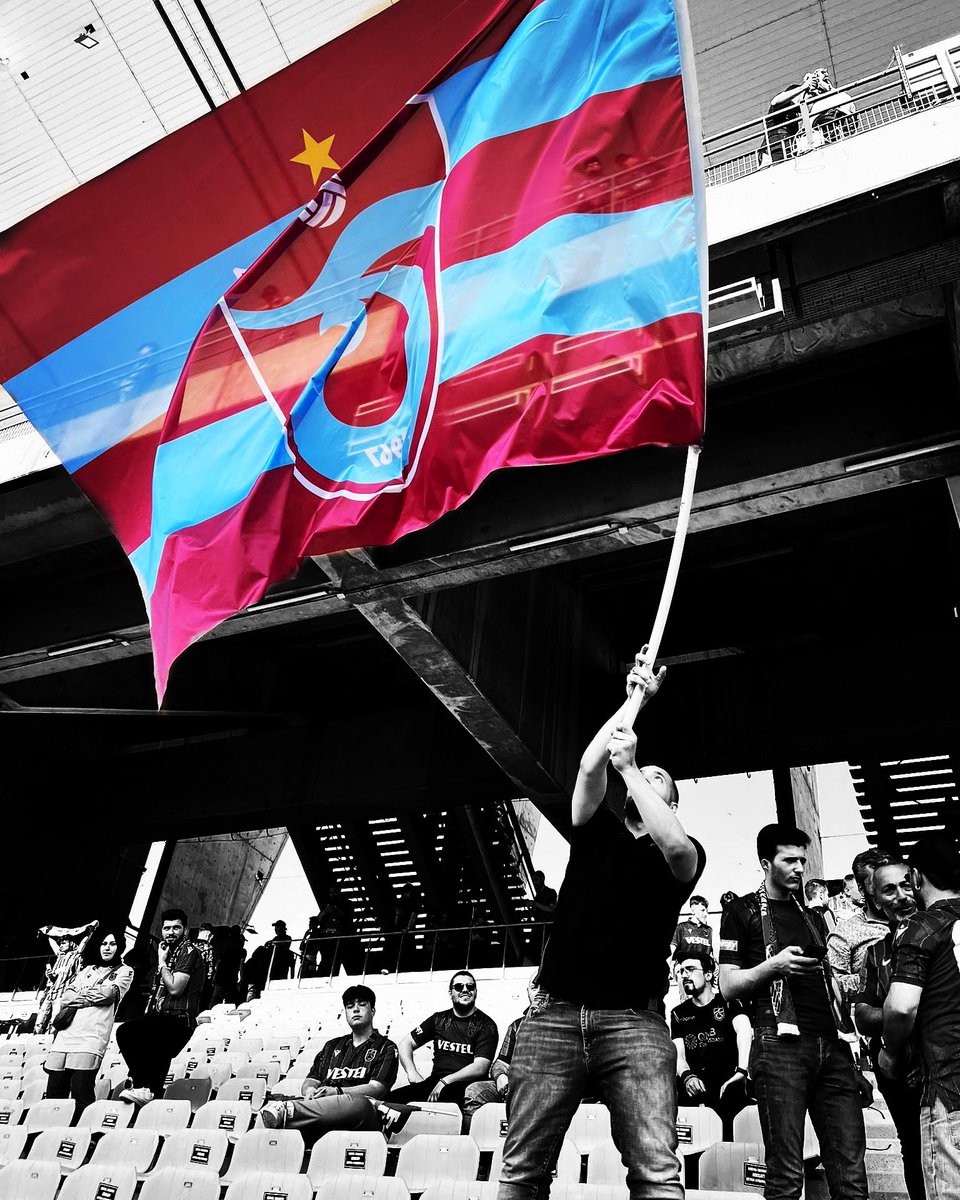 Toprak Bordo koktu yağmur Mavi yağdı.. hasret bitti.. ❤️💙🏆
