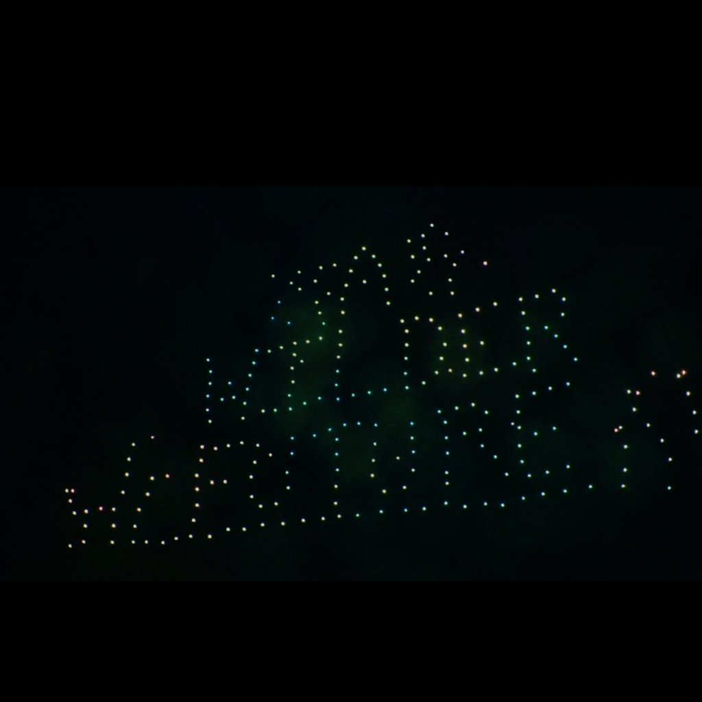 AmandaThurlow's tweet photo. Impressive! UK's longest #drone display in #Coventry this evening wowing audiences as part of the City of Culture celebrations  #ourwilderfamily #lightsdisplay https://t.co/wdCWX92WKa
