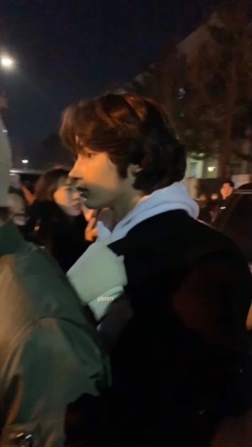 biggestsimp4kai's tweet photo. photos taken by fans >>>> https://t.co/j5dSuTUByn