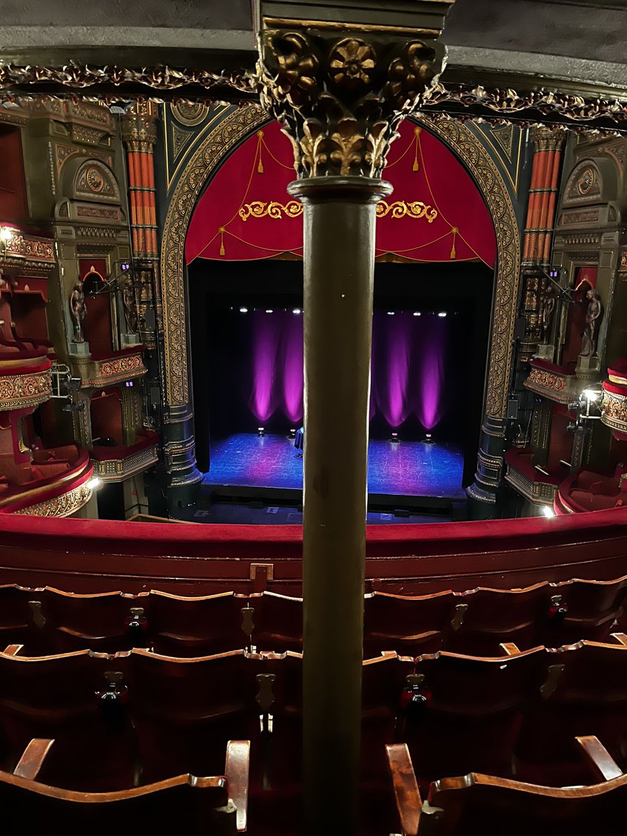timhobbs's tweet image. I hope there aren’t too many visual jokes… #jackdee #leedsgrand