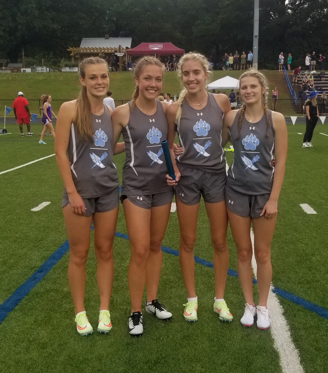 Girls 4 X 800 team...L-R: Betha, Julianna, Adan, Ava R. Incredible efforts ladies!