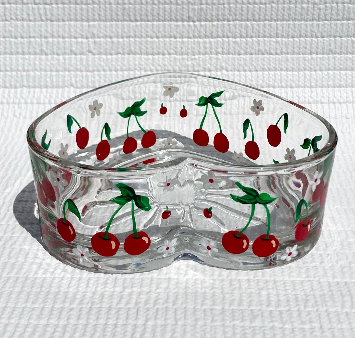 ipaintitpretty's tweet photo. https://t.co/LxbdAepEtJ #candydish #cherrycandydish #brighthomedecor #TMTinsta #giftsforher #bridalshowergift #etsygifts #uniquegifts https://t.co/iJYoGlqhRt