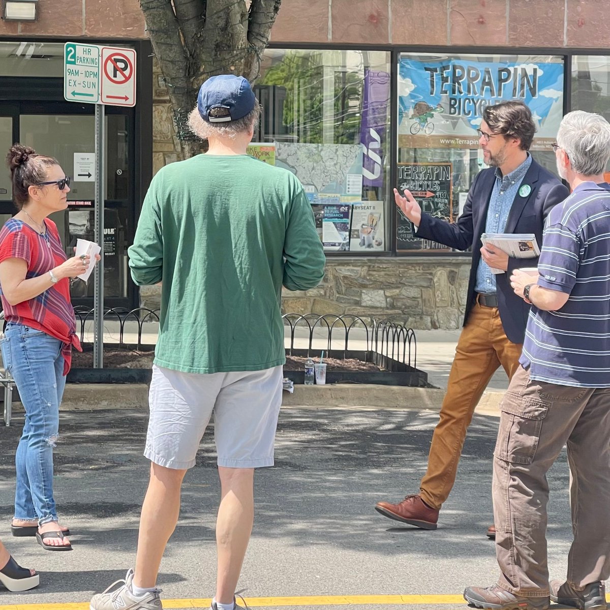 hansriemer's tweet photo. Bethesda was buzzing today! 

Said hey to some voters at the Fine Arts Festival and Farmers Market. https://t.co/VdnxPbHSQO