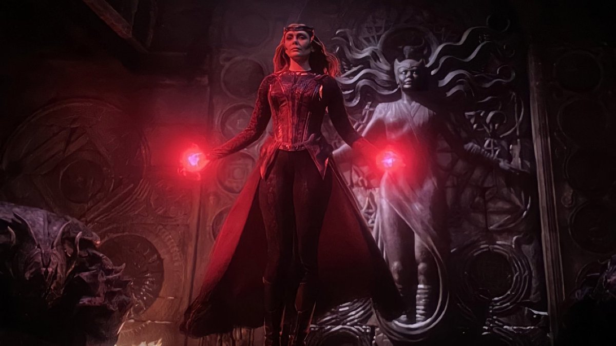 LizzieOlsenMex's tweet photo. Scarlet Witch: "esto    ||  Yo en el cine:
no es una tumba, es 
un trono" https://t.co/kpykoLUPmF