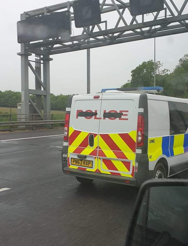 NoContextBrits's tweet photo. Worst undercover police ever. https://t.co/b4Z5xo6GGW