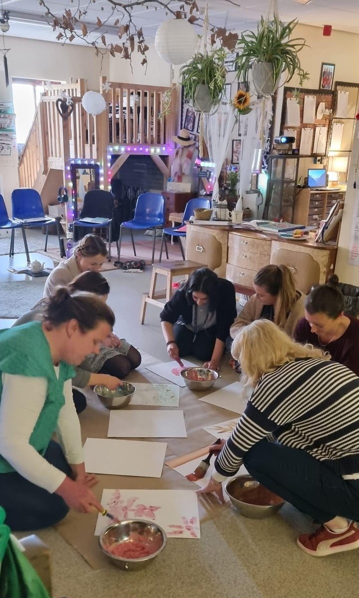 AdamsdownPrm's tweet photo. Early years staff attended training this week on how to develop a curiosity led approach to provision 🌟
Lovely feedback from the provider 👍
#aimhigh #bekind #showrespect
🌍 https://t.co/kwWt9EFezi